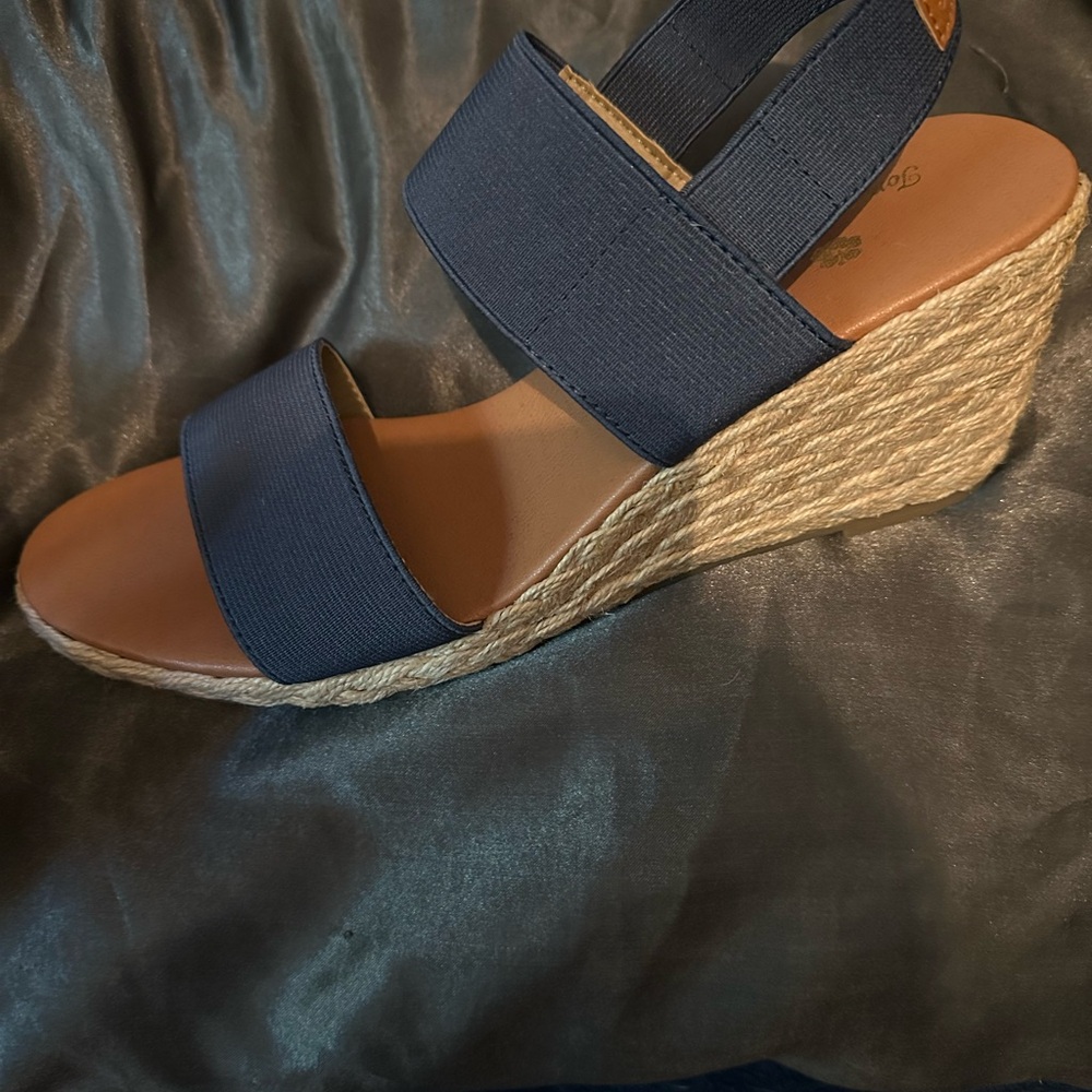 EUC Women’s size 9m Tommy Bahama Blue Sandals wedge Design - Picture 2 of 9